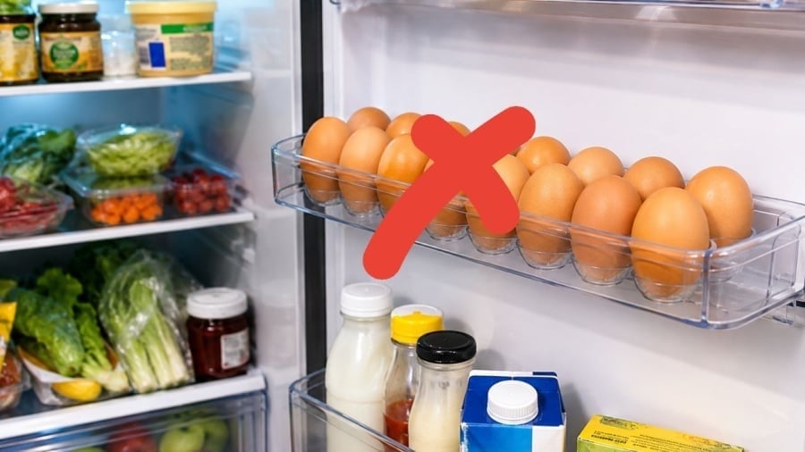 Theo nhiều chuyên gia, vị trí phù hợp nhất để bảo quản trứng là ở ngăn giữa hoặc ngăn trên bên trong thân tủ lạnh.