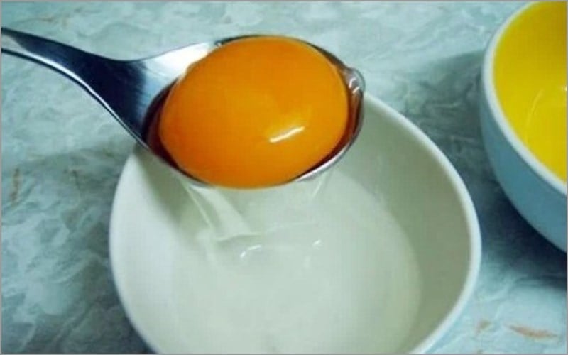 Lòng trắng trứng gà được biết tới là một nguyên liệu làm đẹp tự nhiên