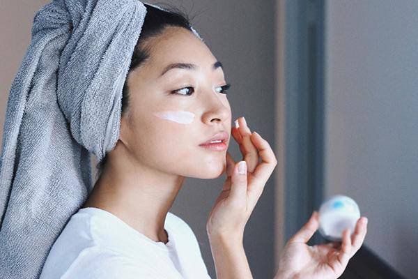  Hai hoạt chất này nổi tiếng nhờ khả năng thúc đẩy quá trình tái tạo tế bào, hỗ trợ cải thiện kết cấu da và làm giảm sự xuất hiện của nếp nhăn.