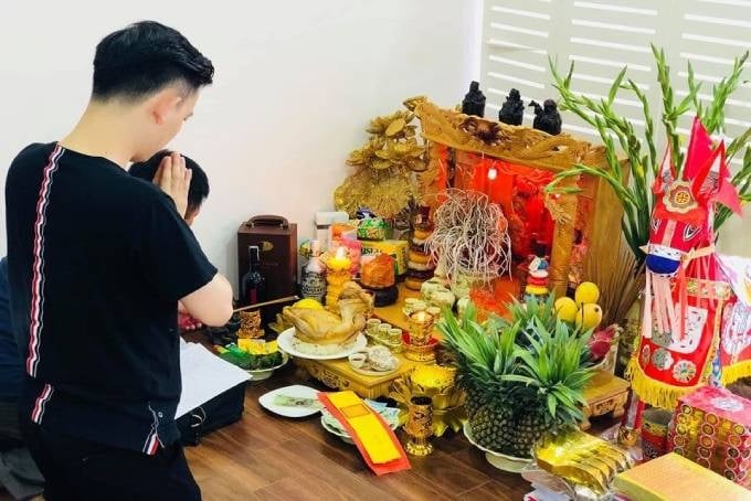 Nhiều người tin rằng đây là dịp thích hợp để cầu bình an, sức khỏe và tài lộc. Bởi vậy, các nghi thức thờ cúng trong ngày này thường được chuẩn bị kỹ lưỡng hơn so với ngày thường.    