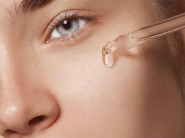  Quy trình làm sạch kép giúp loại bỏ lớp kem chống nắng, bụi bẩn và dầu thừa hiệu quả hơn mà vẫn hạn chế nguy cơ làm khô da.
