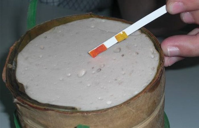 Dùng giấy quỳ hoặc nghệ thử có thể phát hiện hàn the