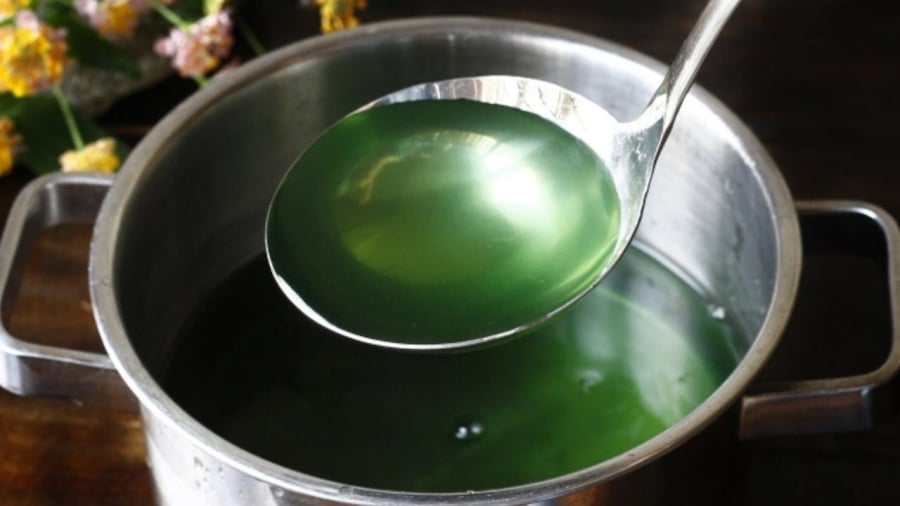 Nước luộc rau muống có màu xanh đậm có thể do nhiều nguyên nhân khác nhau gây ra.