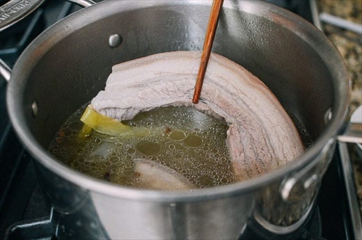 Có nên dùng nước luộc thịt để nấu canh rau?