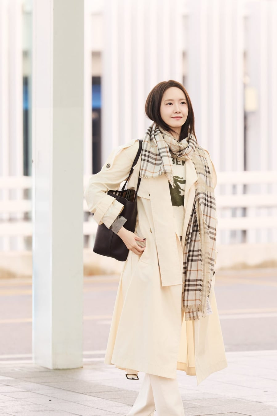  Không quá cầu kỳ hay phô trương, phong cách này vẫn mang lại vẻ ngoài chỉn chu, hiện đại và phù hợp với nhiều hoàn cảnh khác nhau.
