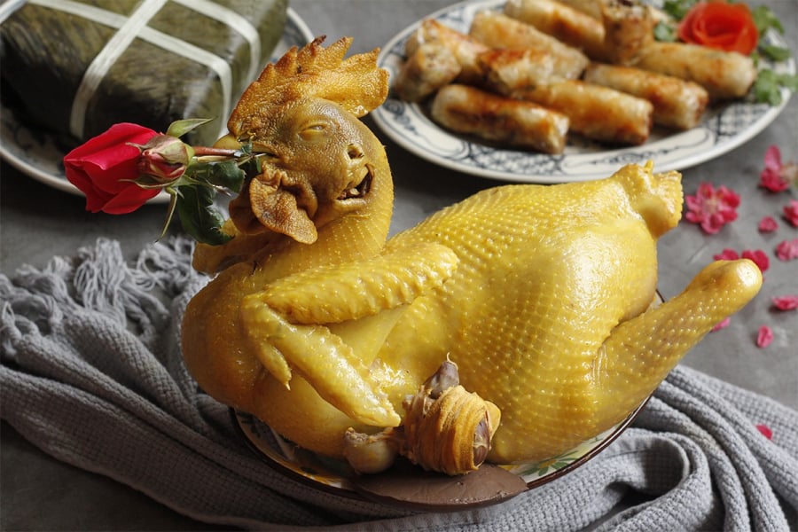 Gà cúng là lễ vật quen thuộc và mang ý nghĩa quan trọng trong các dịp thờ cúng như ngày rằm, mùng 1, giỗ chạp hay lễ Tết của người Việt.