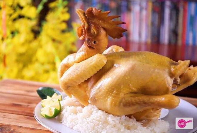 Gà trống trong quan niệm dân gian tượng trưng cho những phẩm chất tốt đẹp như dũng mãnh, hiên ngang và tỉnh thức