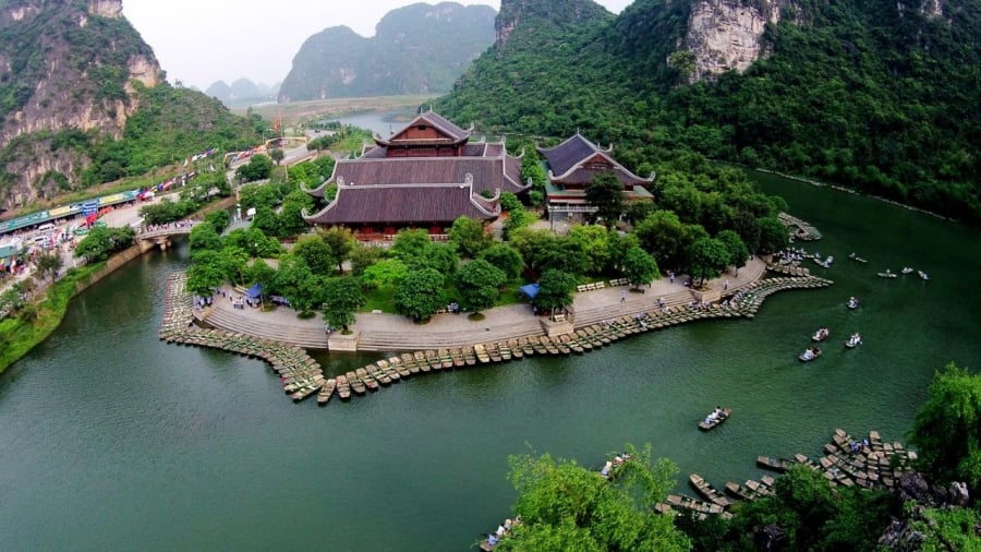 Du khách đến với Ninh Bình không thể bỏ qua điểm đến Tràng An.