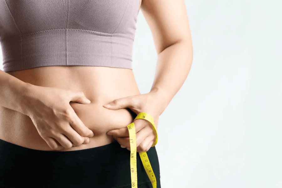 Mỡ bụng không chỉ ảnh hưởng đến vóc dáng mà còn liên quan đến nhiều vấn đề sức khỏe nếu tích tụ kéo dài.