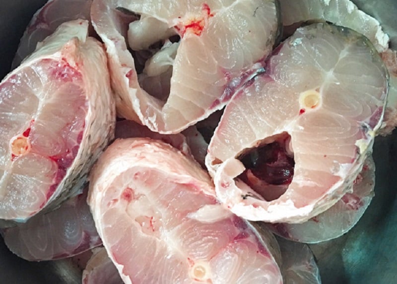 Nên chọn cá tươi
