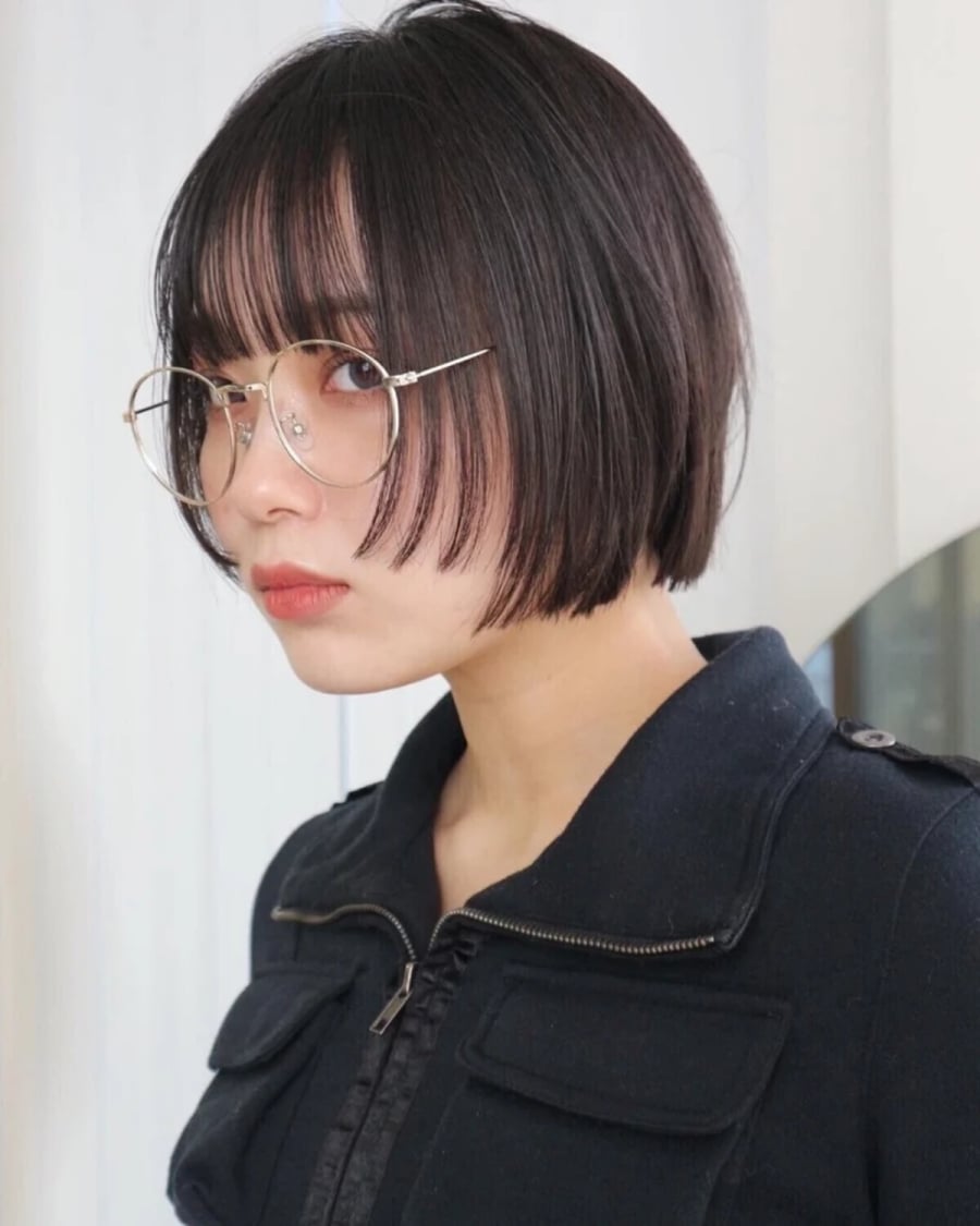 Nhờ hiệu ứng ôm sát đầu một cách tinh tế, Maru Short giúp khuôn mặt trông gọn gàng và thanh thoát hơn. 