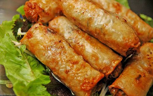 Nem rán là món ăn quen thuộc trong mâm cơm gia đình Việt