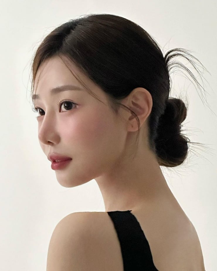 Đây là dáng mặt mang vẻ đẹp cá tính, mạnh mẽ nhưng đôi khi có thể tạo cảm giác cứng cáp hơn mong muốn.