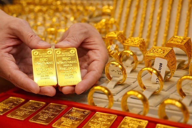 Bên cạnh yếu tố kỹ thuật, thị trường vàng cuối tuần cũng đang nhận được lực đỡ từ tâm lý chốt lời và dòng tiền trú ẩn an toàn, trước những diễn biến mới xung quanh thông tin Mỹ - Iran có thể sắp đạt được thỏa thuận hòa bình nhằm chấm dứt xung đột tại Trung Đông.