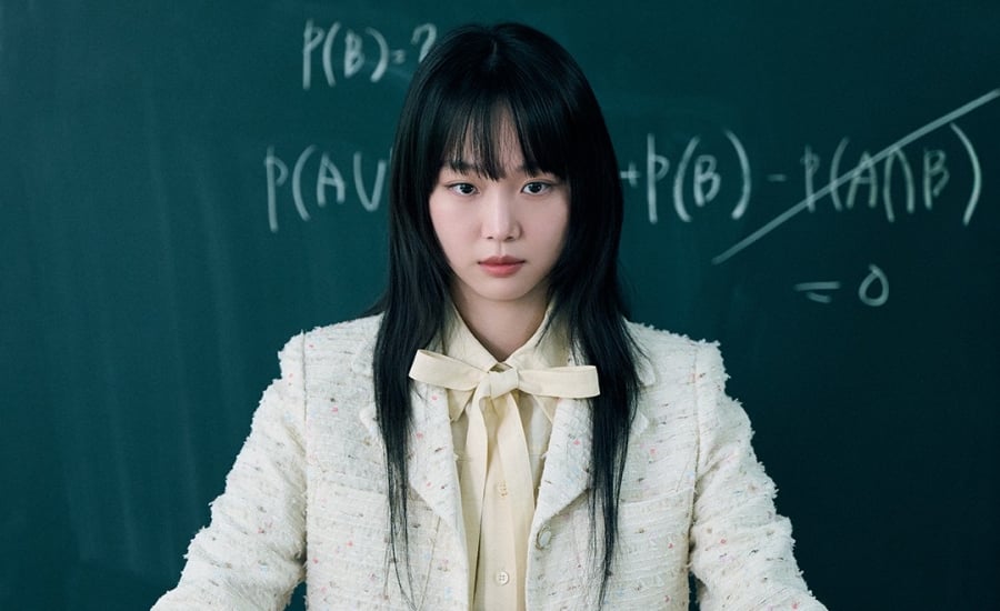 Sau hiệu ứng tích cực từ bộ phim Teach You a Lesson, cái tên Jin Ki Joo nhận được sự quan tâm lớn từ công chúng. 