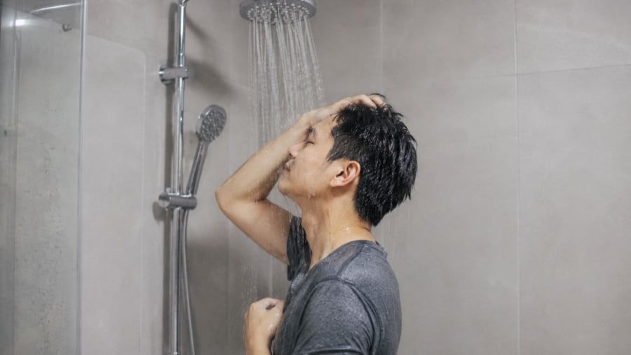 Tắm tránh nước quá lạnh hoặc tắm xong vào điều hòa ngay