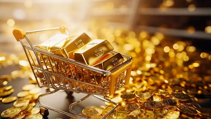 Thông tin Mỹ và Iran đạt thỏa thuận sơ bộ tại eo biển Hormuz giúp giá dầu giảm mạnh, làm giảm áp lực lạm phát và bớt đi gánh nặng lên chính sách tiền tệ.