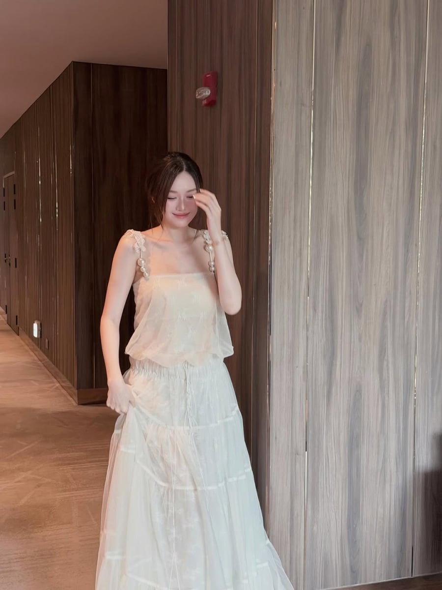 Người đẹp thường lựa chọn những thiết kế thanh lịch với đường cắt may tinh tế nhằm đảm bảo sự thoải mái nhưng vẫn nổi bật.