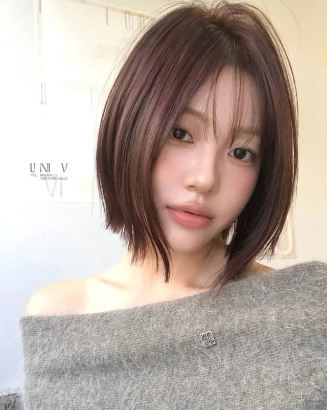 Màu nhuộm này kết hợp giữa nền nâu đậm và những lớp màu sáng hơn ở phần đuôi, tạo hiệu ứng chuyển sắc tự nhiên.