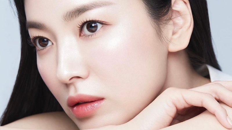Các bài tập thư giãn cơ mặt không chỉ giúp giảm cảm giác căng cứng mà còn hỗ trợ cải thiện vẻ ngoài tươi tắn sau những ngày làm việc áp lực.