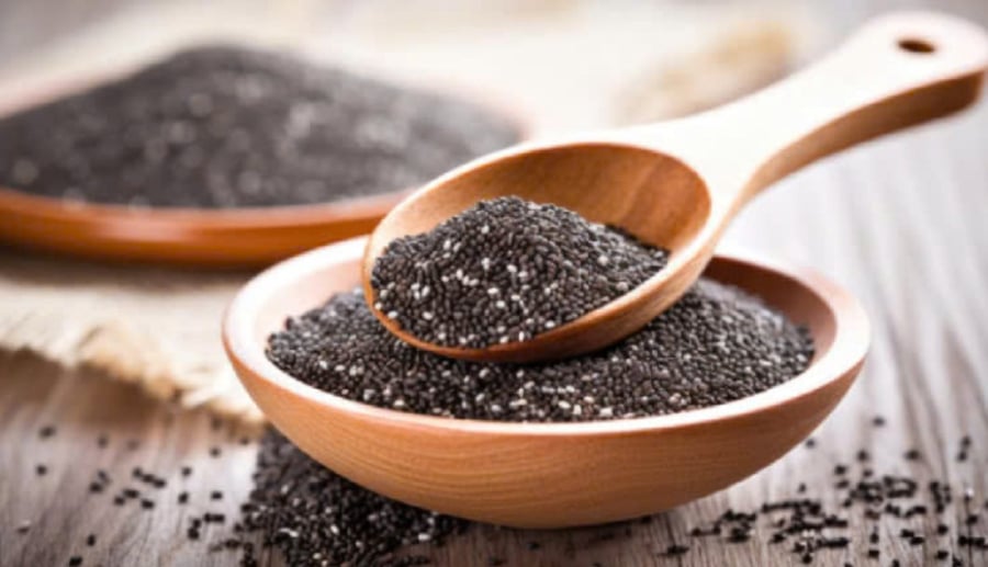 Hạt chia được xem là một trong những nguồn chất xơ dồi dào nhất trong nhóm thực phẩm tự nhiên. 