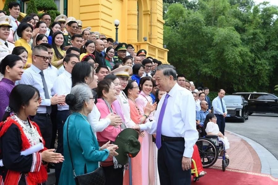 tong-bi-thu-kiem-chu-tich-nuoc-to-lam-gap-go-100-dien-hinh-tien-tien-tai-phu-chu-tich