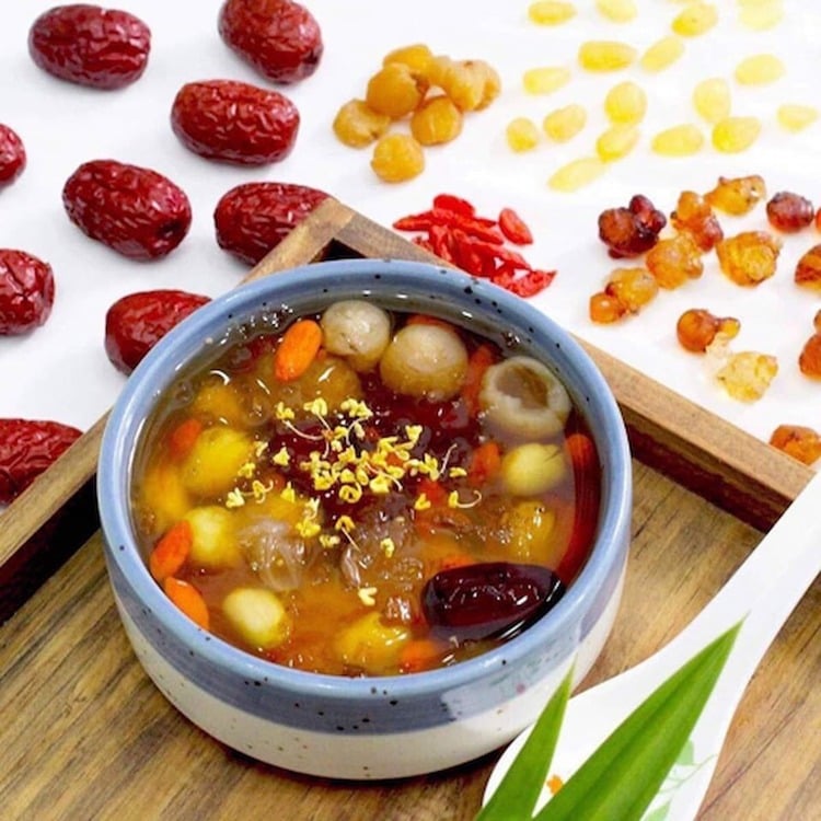 Những nguyên liệu quen thuộc như hạt sen, táo đỏ và kỷ tử từ lâu đã được sử dụng trong nhiều món ăn dưỡng sinh. 