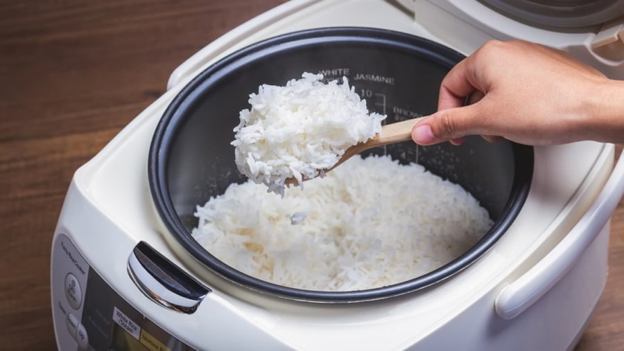 Vì sao khi nấu cơm bằng nối cơm điện luôn bật nút cook 2 lần