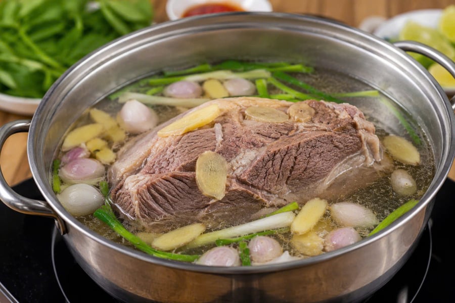 Vắt nước cốt chanh vào luộc thịt?