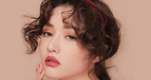 Chỉ sử dụng sữa rửa mặt thường chưa đủ để loại bỏ hoàn toàn kem chống nắng, dầu thừa và bụi bẩn bám sâu trong lỗ chân lông.