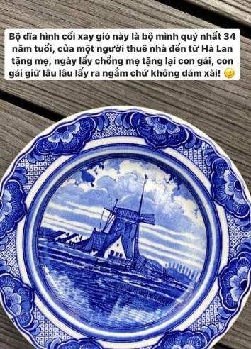 Món quà ấy chỉ đơn giản là một bộ đĩa sứ mang hình cối xay gió.