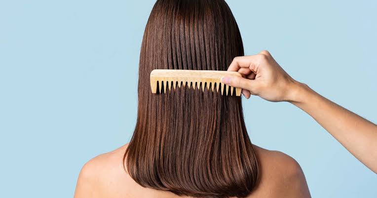 Clo có tác dụng khử trùng nước nhưng đồng thời cũng làm giảm lượng dầu tự nhiên bao phủ trên sợi tóc.