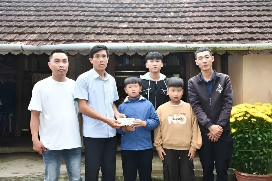 gia-dinh-ong-cao-huu-tinh-nhan-tien-ung-ho