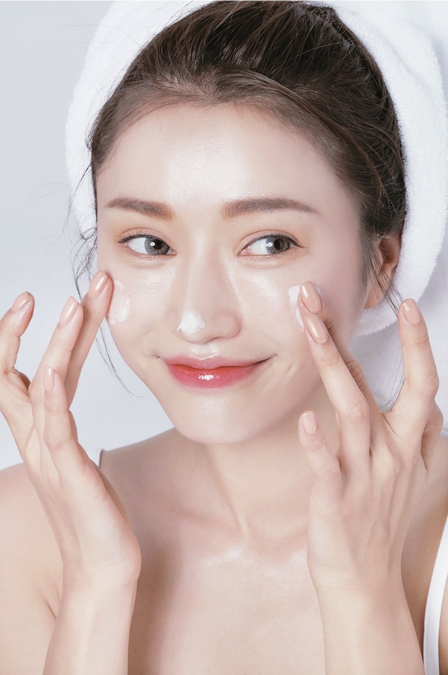 Làm sạch vẫn là bước không thể thiếu trong chu trình skincare, nhưng nếu thực hiện không đúng cách lại có thể khiến da khô hơn. 
