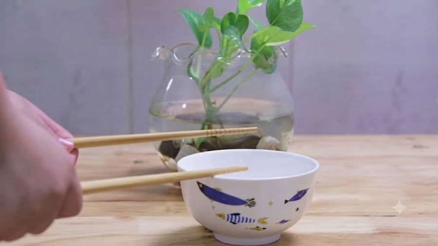 Trong dân gian thời xưa, tiếng gõ bát đũa 