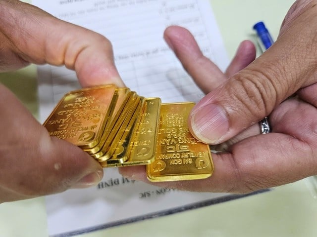 Ghi nhận lúc 6h sáng nay (16/7), giá vàng thế giới niêm yết trên sàn Kitco đạt mức 4.061 USD/ounce, tăng thêm 13 USD/ounce so với cùng thời điểm sáng qua.    