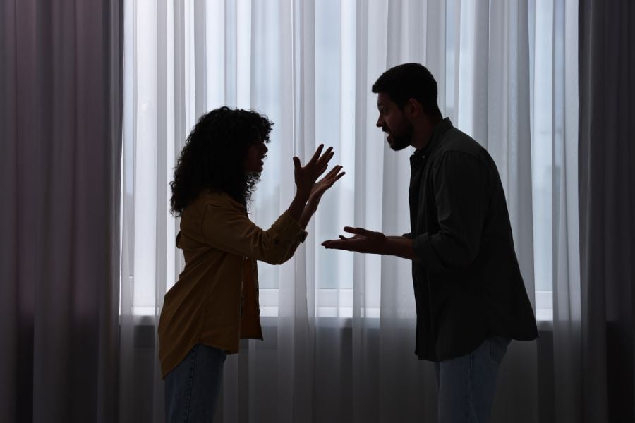 bao-luc-khong-giai-quyet-mau-thuan-hon-nhan