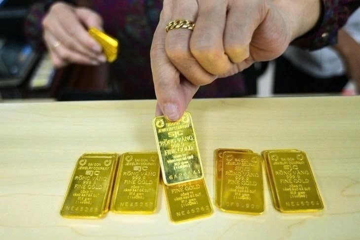Vàng là tài sản có tính thanh khoản cực kỳ cao – nghĩa là bạn có thể dễ dàng đổi thành tiền mặt ở bất cứ đâu và bất cứ lúc nào.    