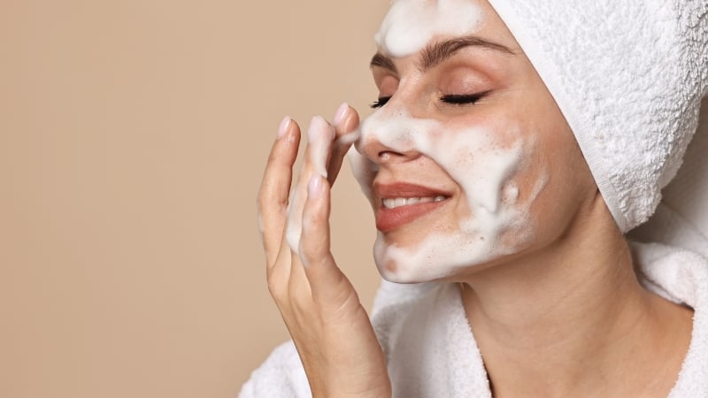 Nếu sử dụng đúng loại dầu tẩy trang và thực hiện thao tác nhũ hóa kỹ, nhiều trường hợp không cần thêm quá nhiều bước làm sạch phức tạp.