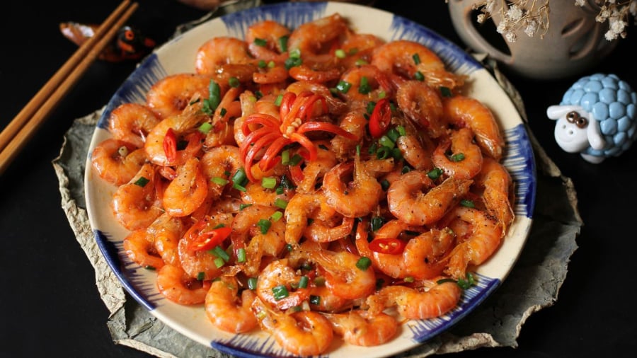 Tôm rang hai lửa sẽ giòn ngon hơn.