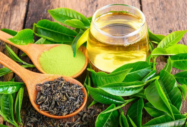 Trà xanh là nguồn cung cấp nhiều hợp chất chống oxy hóa, đặc biệt là EGCG và một lượng caffeine tự nhiên.