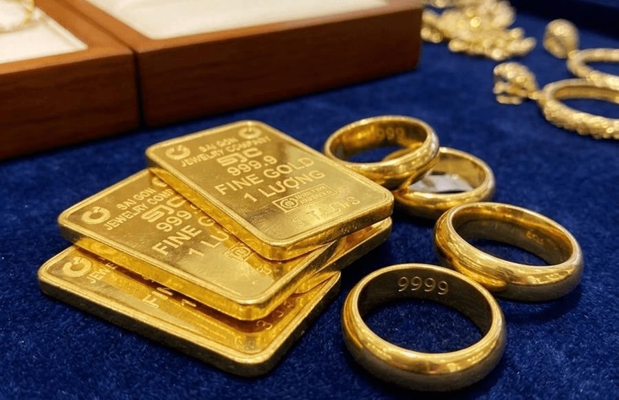 Dự báo trong phiên hôm nay, giá vàng trong nước có thể sẽ đi ngang hoặc biến động nhẹ do thị trường thế giới tạm thời di chuyển giằng co quanh 