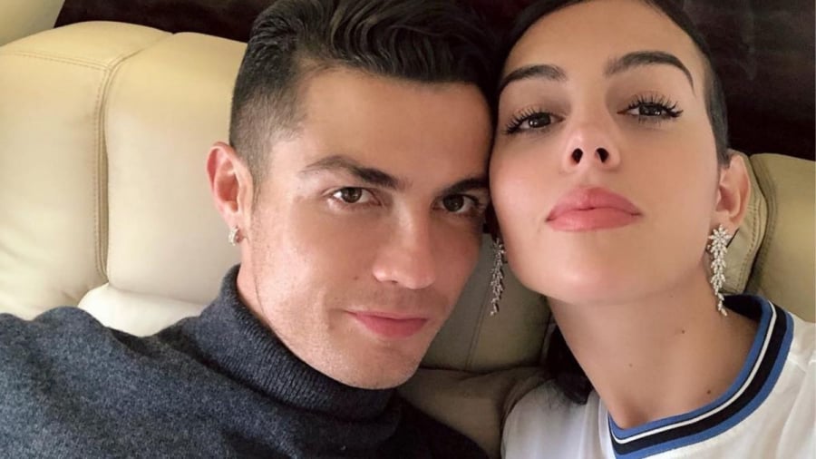 Georgina Rodríguez không chỉ được biết đến là bạn đời của siêu sao Cristiano Ronaldo mà còn là biểu tượng thời trang với phong cách sang trọng và hình ảnh chỉn chu mỗi lần xuất hiện. 