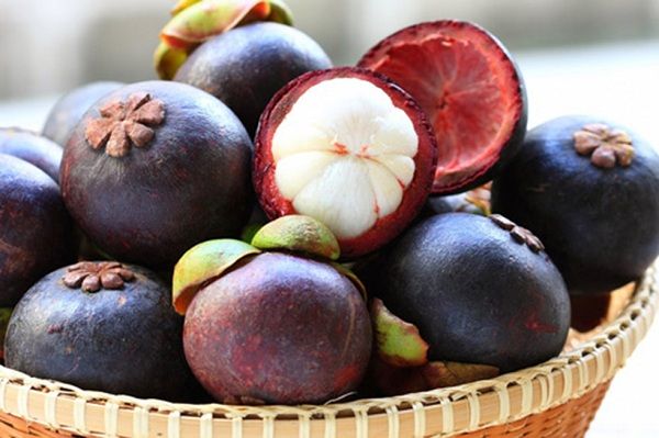 Nhựa măng cụt dễ gây bám bẩn khó tẩy    