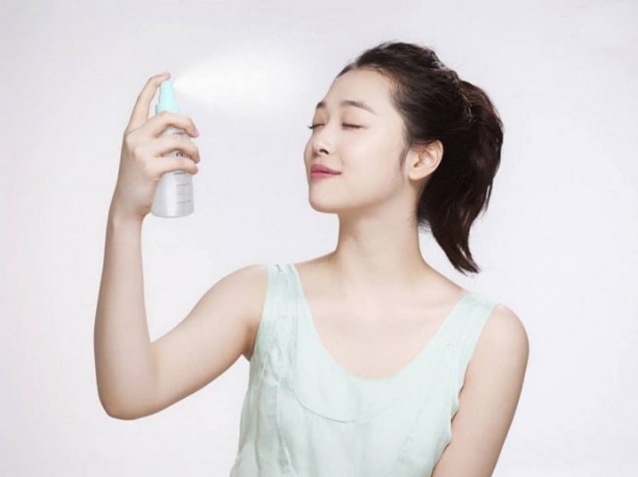 Thực tế, chức năng chính của sản phẩm này là bổ sung nước tạm thời cho bề mặt da, giúp làm dịu và mang lại cảm giác dễ chịu ngay sau khi sử dụng.