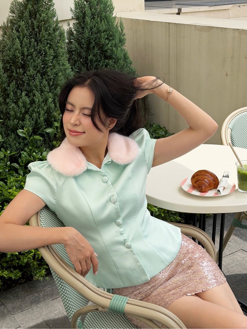Điều khiến phong cách của Hoàng Thùy Linh nhận được nhiều lời khen không nằm ở việc sở hữu những món đồ hợp mốt, mà ở cách kết hợp chúng để tạo nên bản sắc riêng.    