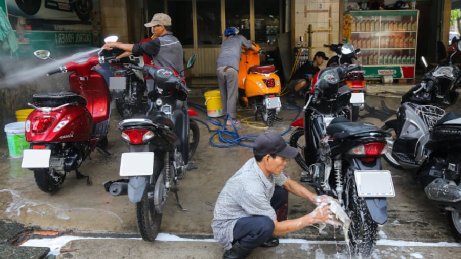 Hiện tượng vừa rửa xe đã gặp trời mưa có xác suất xảy ra nhất định, nằm trong tập hợp các tình huống có thể xảy ra.