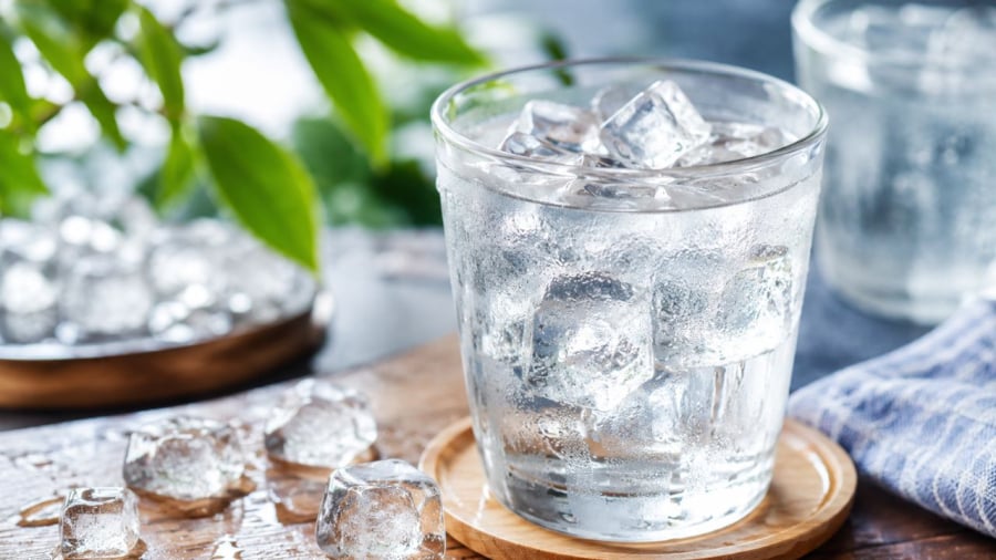 Uống nước đá sai kiểu này rất dễ gây hại cơ thể