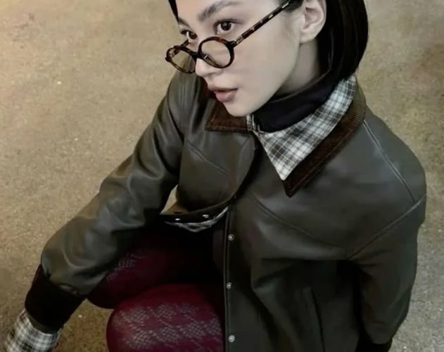 Đây là món phụ kiện nhỏ nhưng có khả năng làm mới hoàn toàn những bộ trang phục quen thuộc.