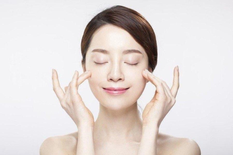 Quá trình lão hóa không chỉ biểu hiện trên làn da mà còn ảnh hưởng đến hệ cơ, xương và khả năng vận động của cơ thể. 